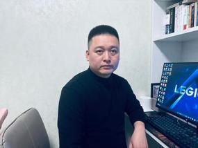 李  亚